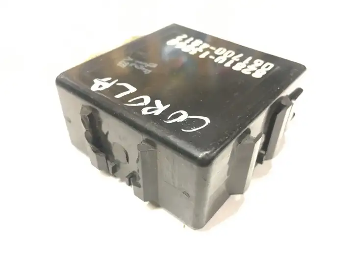 Toyota Corolla Verso E121 (2001 - 2004) 8281013080 Реле дневных фонарей — фото 1