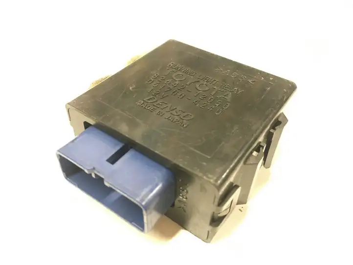 Toyota Corolla Verso E121 (2001 - 2004) 8281013080 Реле дневных фонарей — фото 2