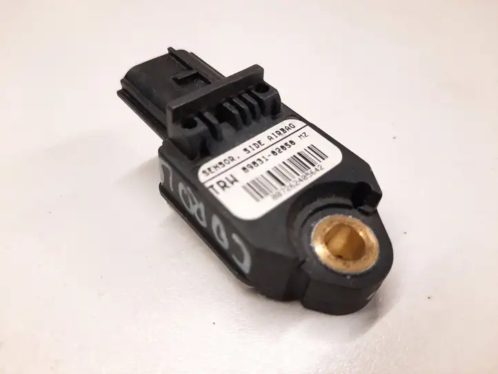 Toyota Corolla E120 E130 (2004 - 2007) 8983102050 Датчик удара SRS — фото 1