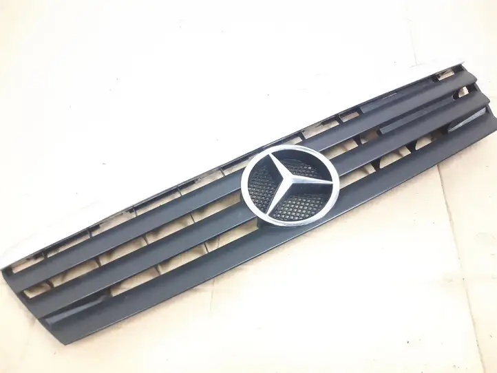 Mercedes-Benz A W168 (1997 - 2004) Верхняя решетка радиатора — фото 1