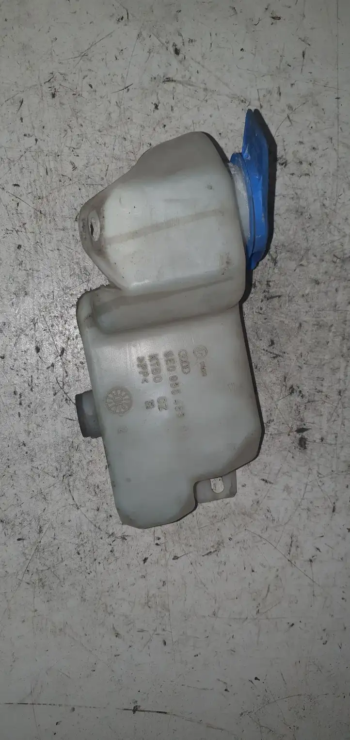 Audi A4 S4 B6 8E 8H (2000 - 2006) 8E0955453AQ Бачок омывателя стекла — фото 4