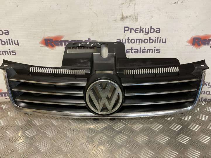Volkswagen Polo (2001 - 2005)  600853651D Передняя решётка