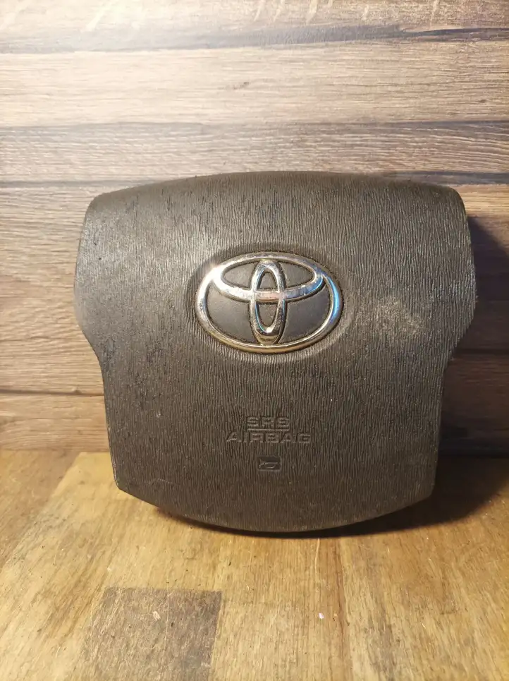 Toyota Prius (NHW20) (2003 - 2009) Подушка безопасности руля — фото 1