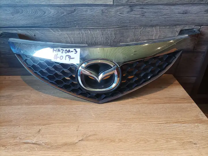 Mazda 3 I (2006 - 2009) Верхняя решетка радиатора — фото 1