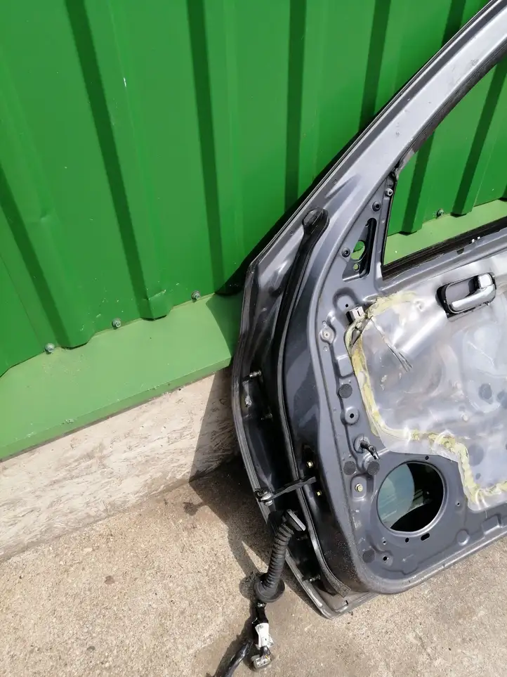 Nissan Almera N16 (2000 - 2010) Дверь — фото 5