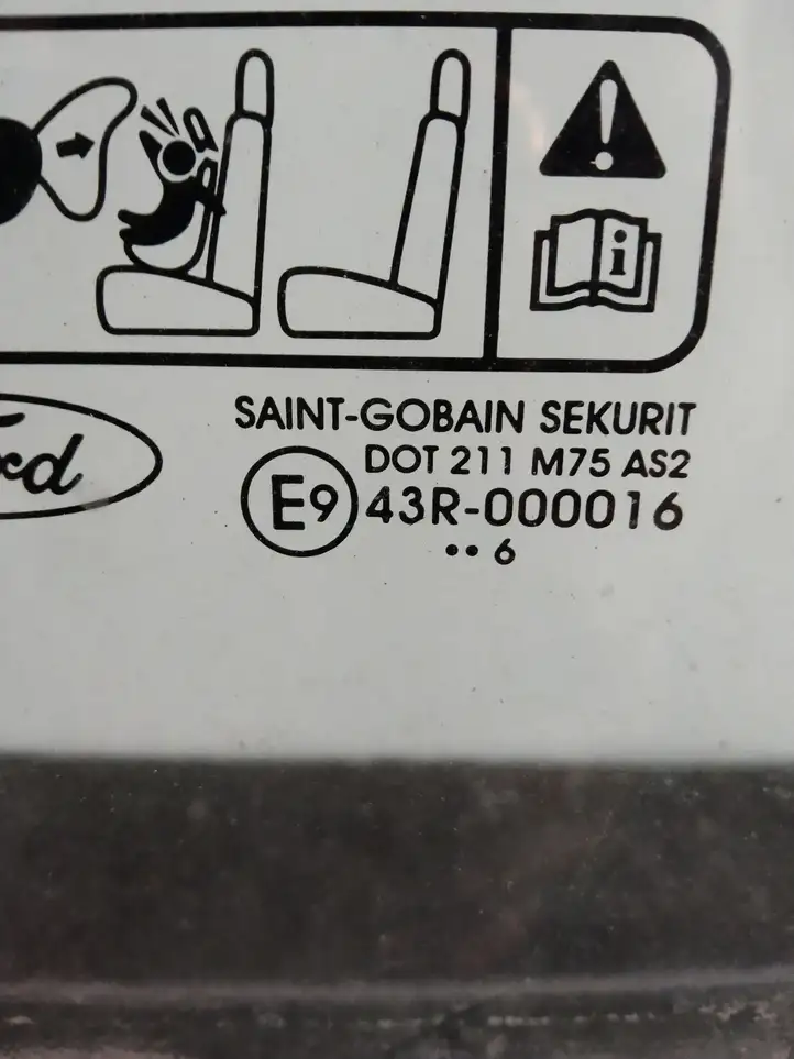 Ford Focus (2005 - 2008) Стекло передней двери — фото 2