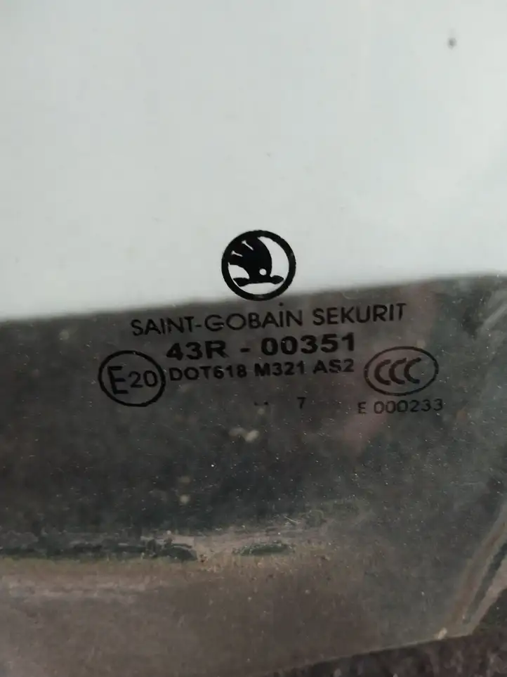 Skoda Fabia Mk1 (6Y) (1999 - 2007) Стекло передней двери — фото 3