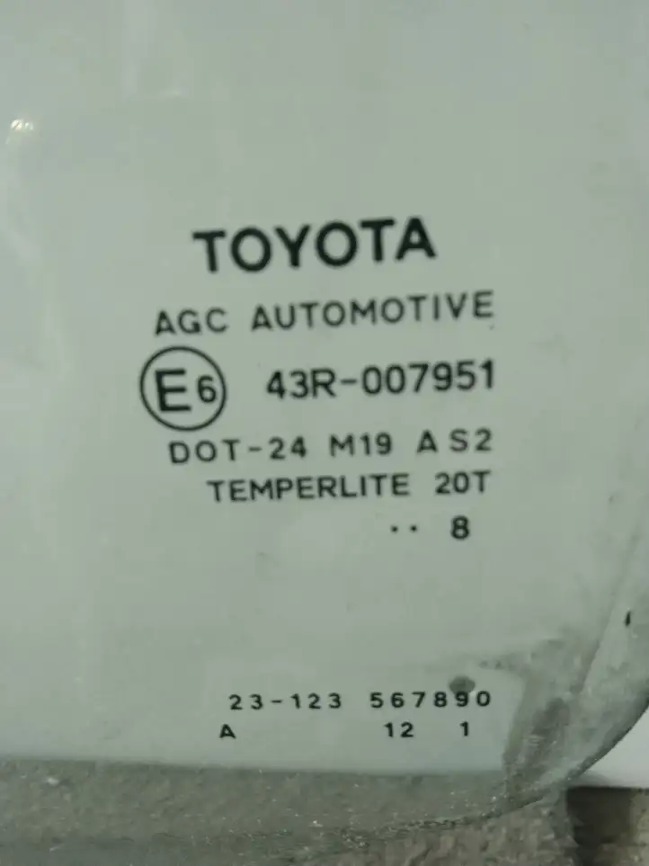 Toyota Auris 150 (2006 - 2012) Стекло передней двери — фото 3