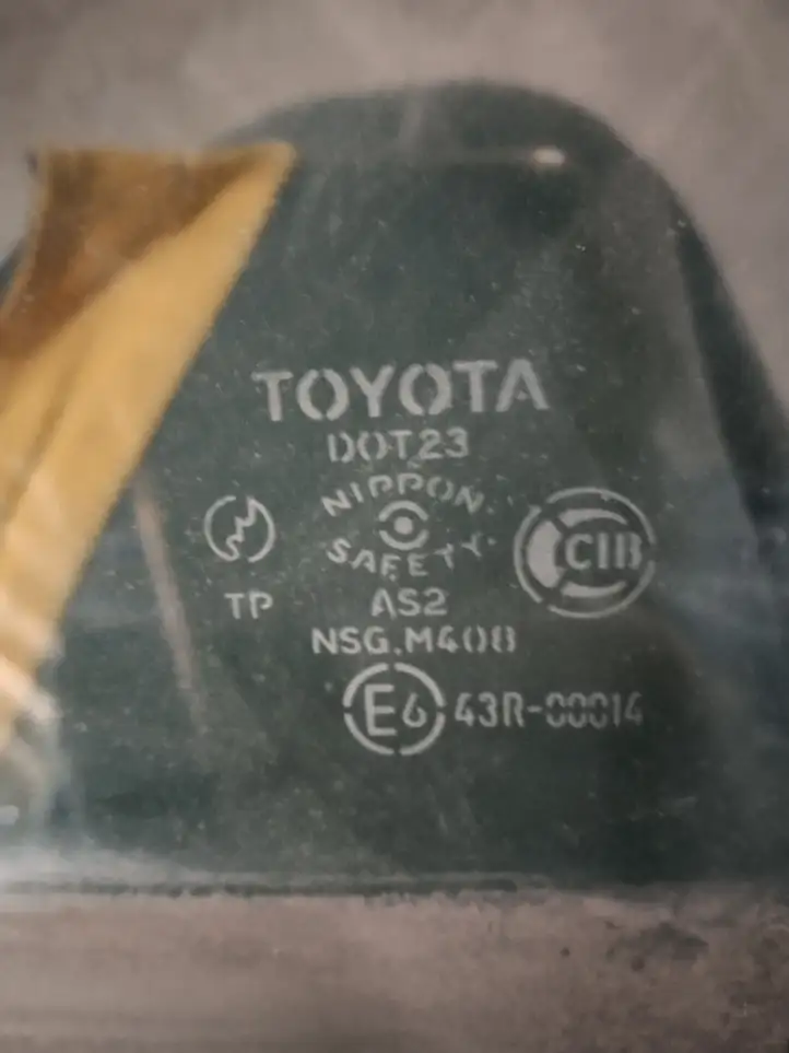 Toyota Land Cruiser (J100) (1998 - 2007) Стекло передней двери — фото 2