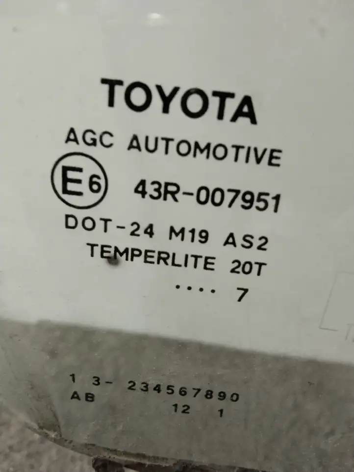 Toyota Auris 150 (2006 - 2012) Стекло передней двери — фото 3