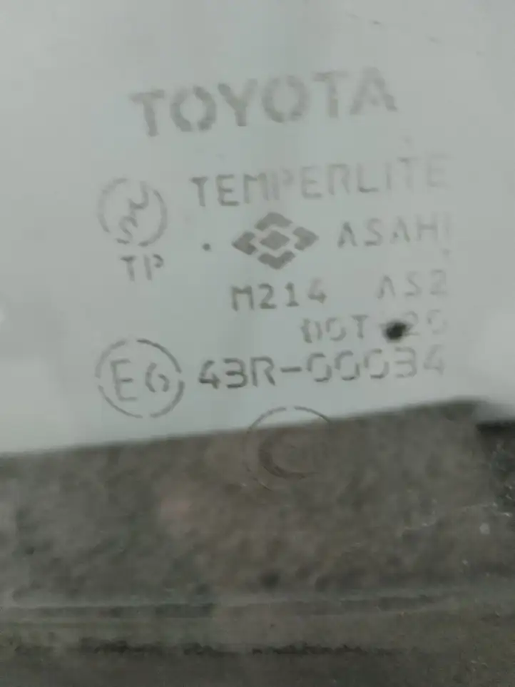 Toyota Land Cruiser (J100) (1998 - 2007) Стекло передней двери — фото 3