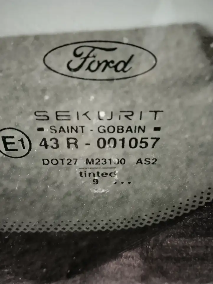 Ford Focus (1998 - 2004) Заднее боковое стекло — фото 2