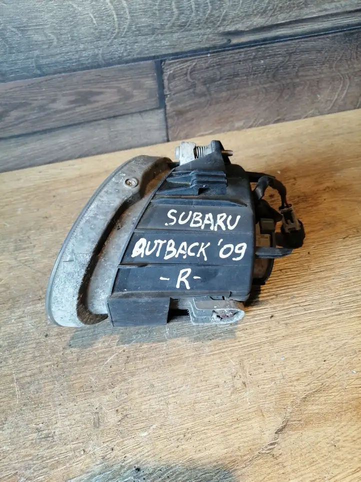 Subaru Outback (2007 - 2009) Передняя противотуманная фара — фото 2