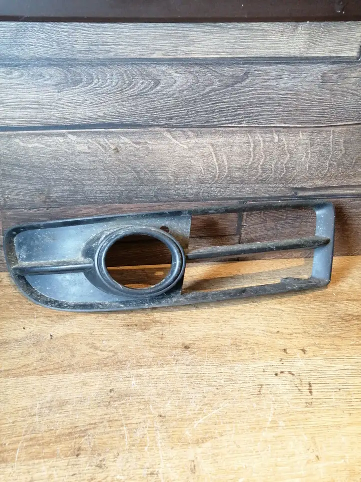 Audi A4 S4 B7 8E 8H (2004 - 2009) Нижняя решетка переднего бампера — фото 1