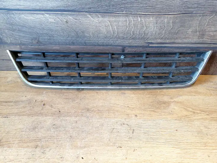 Volkswagen PASSAT B6 (2005 - 2010) 3C0853677 Верхняя решетка радиатора — фото 1