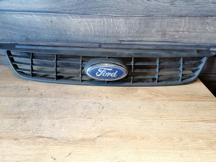 Ford Focus (2005 - 2008) Верхняя решетка радиатора — фото 1