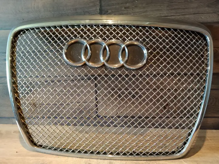 Audi A6 S6 C6 4F (2004 - 2008) Верхняя решетка радиатора — фото 1