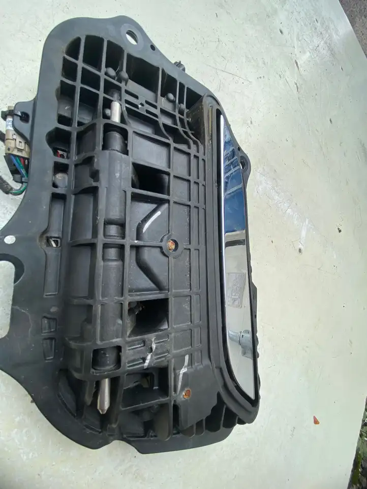 Tesla Model S (2012 - 2016) 100737500L Наружная ручка задней двери — фото 3