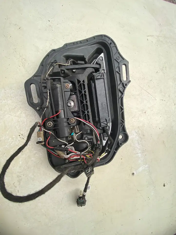 Tesla Model S (2012 - 2016) 100737500L Наружная ручка задней двери — фото 4