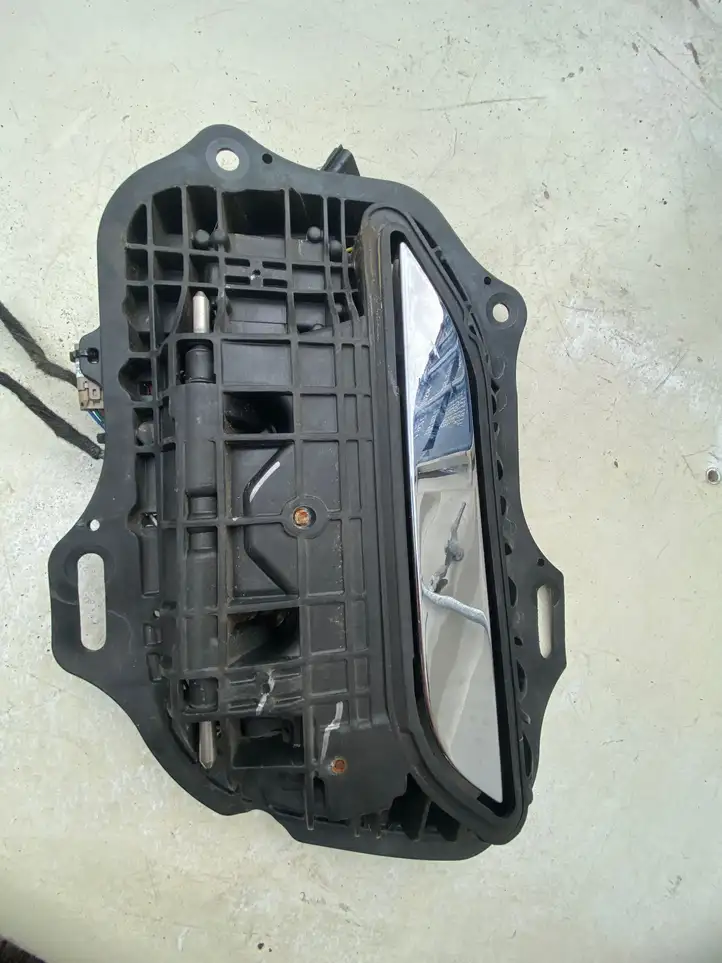 Tesla Model S (2012 - 2016) 100737500L Наружная ручка задней двери — фото 5