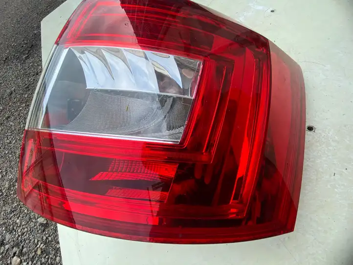 Skoda Octavia Mk3 (5E) (2013 - 2019) 0013467717 Задний фонарь в кузове — фото 3
