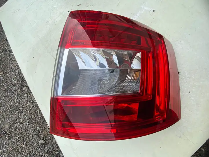 Skoda Octavia Mk3 (5E) (2013 - 2019) 0013467717 Задний фонарь в кузове — фото 4