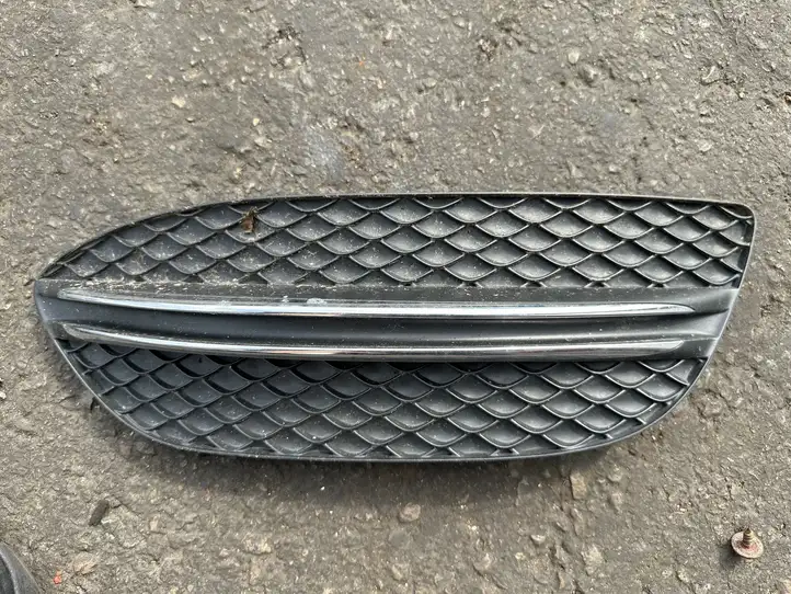 Mercedes-Benz C W205 (2014 - 2021) A2058851223 Нижняя решетка переднего бампера — фото 1
