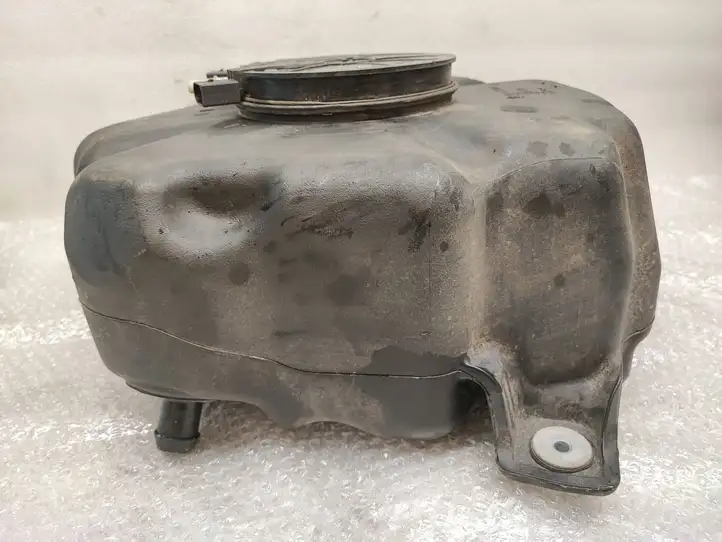 BMW 7 G11 G12 (2015 - 2022) 7378033 Бак AdBlue — фото 2