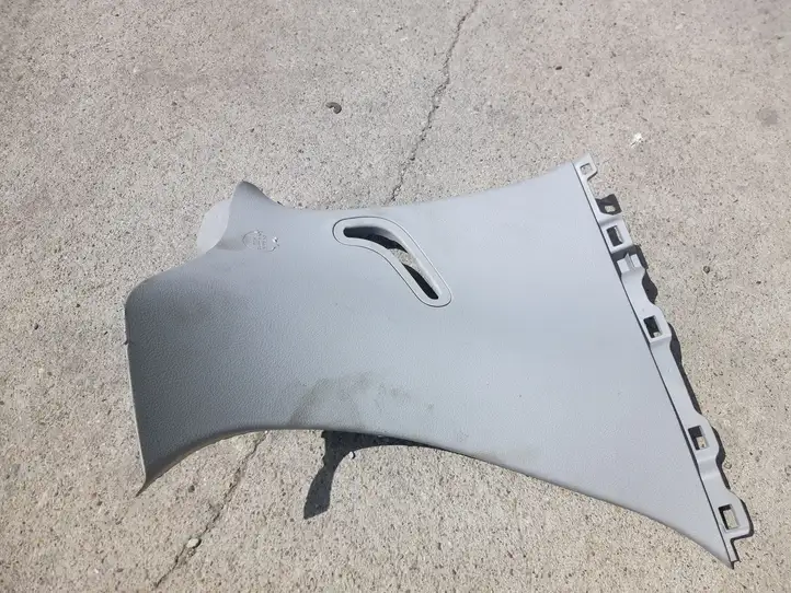 Toyota Yaris (2014 - 2019) Накладка ремня безопасности — фото 1