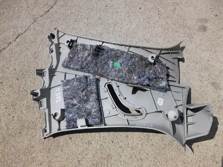 Toyota Yaris (2014 - 2019) Накладка ремня безопасности — фото 2
