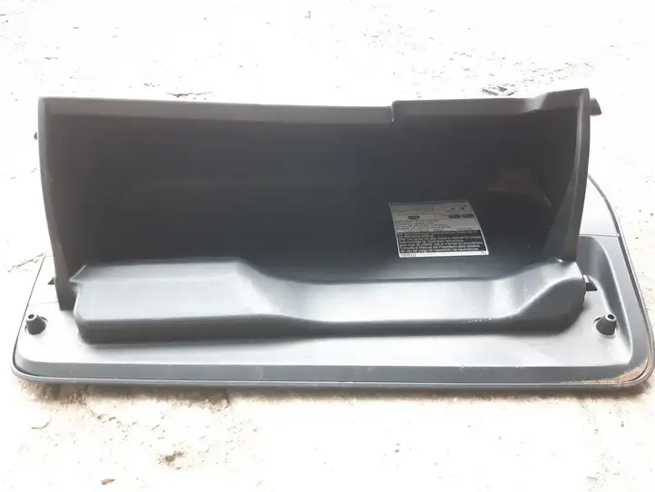 Toyota Yaris (2014 - 2019) Вещевой ящик — фото 3