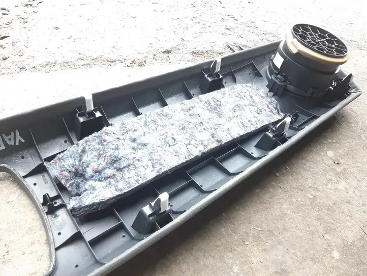 Toyota Yaris (2014 - 2019) Отделка внутренней панели салона — фото 2