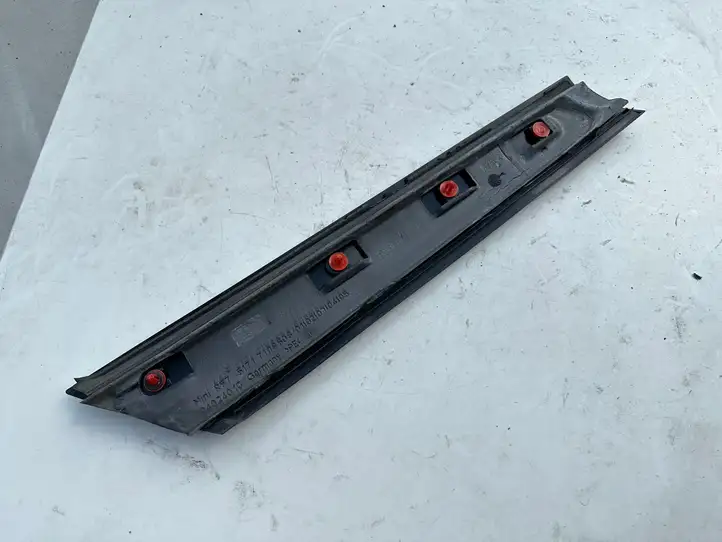 Mini Cooper Hatch Hardtop (2007 - 2014) 147258 Декоративная накладка передней двери — фото 1