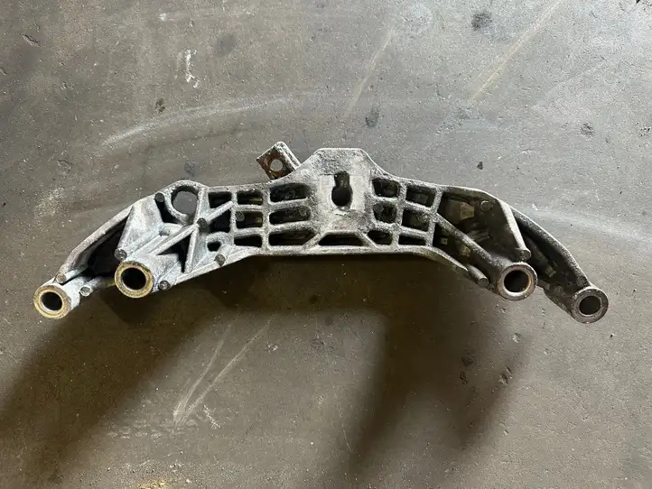Mini Cooper Hatch Hardtop (2007 - 2014) 6787018 Кронштейн двигателя — фото 4