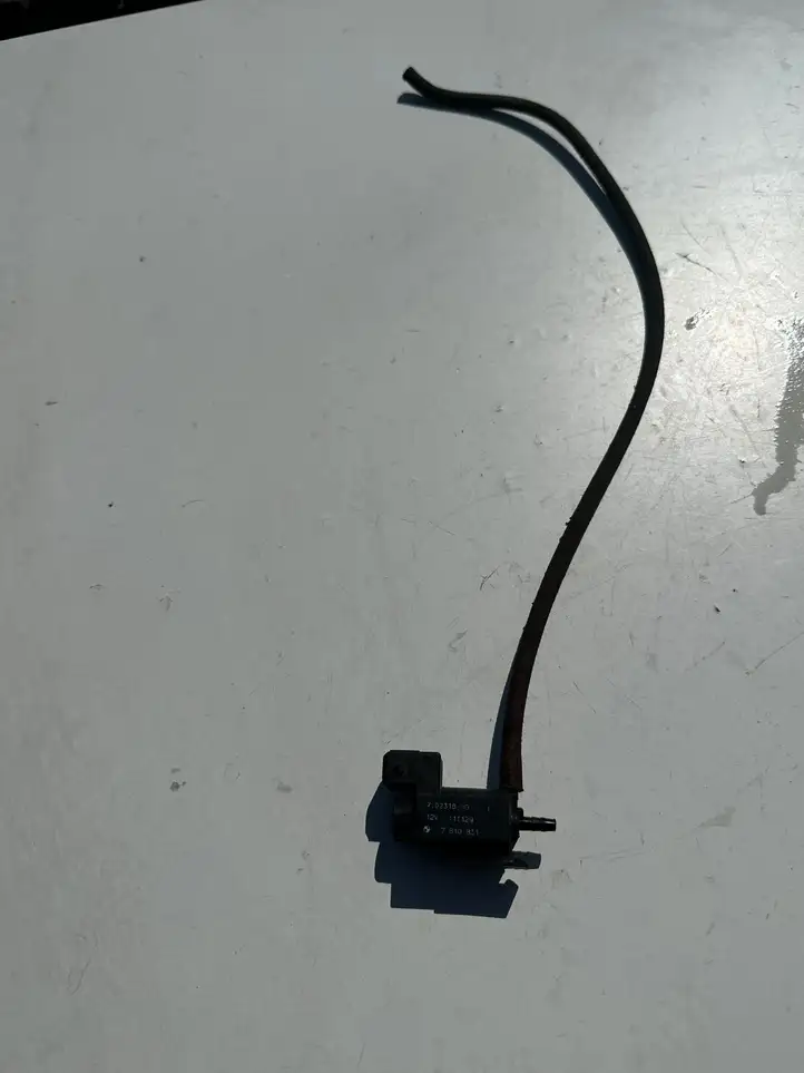 BMW 5 E60 E61 (2004 - 2010) 70231800 Соленоид турбины — фото 1