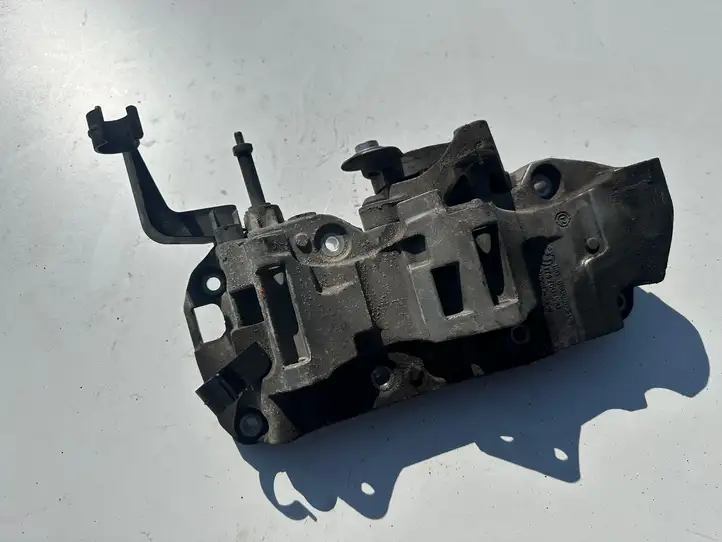 BMW X3 F25 (2010 - 2017) 8506863 Кронштейн двигателя — фото 3