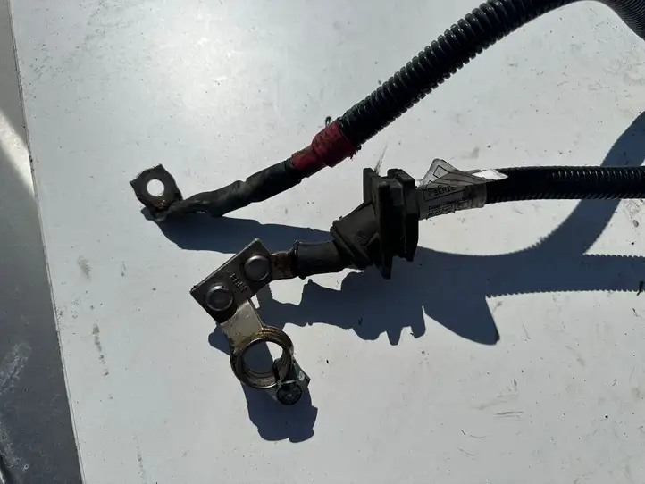 BMW 2 F45 (2014 - 2021) 8677047 Плюсовой провод аккумулятора — фото 2