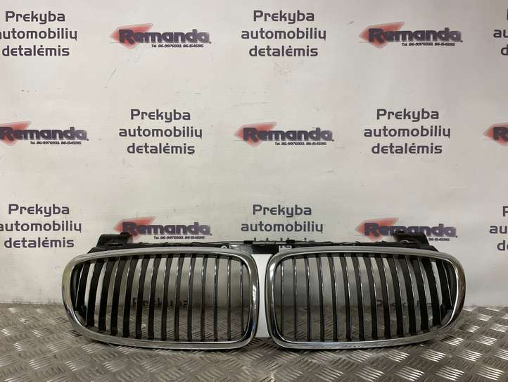BMW 7 E65 E66 (2001 - 2008)  51137145738 Передняя решётка