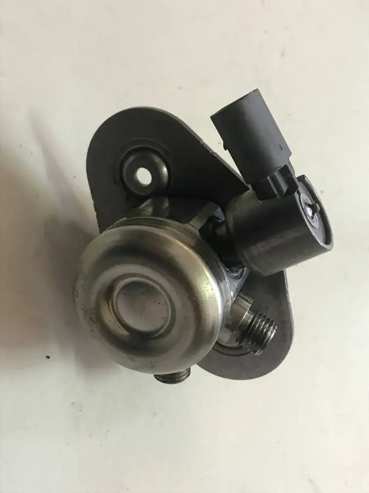 BMW 3 F30 F35 F31 (2012 - 2018) 7584461 Механический топливный насос — фото 3