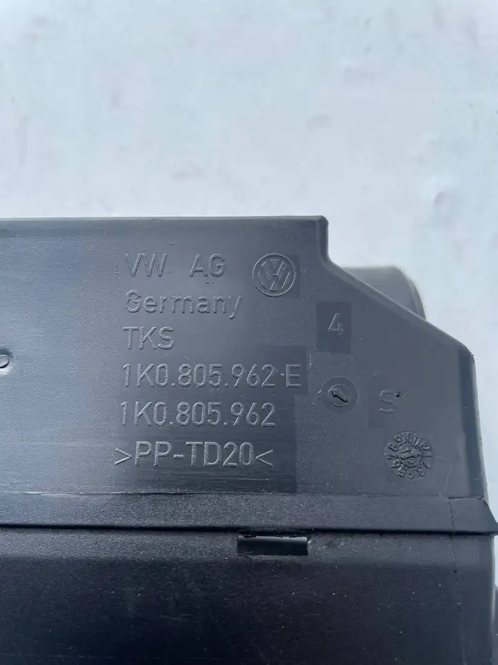 Volkswagen PASSAT B7 (2011 - 2014) 1K0805962 Детали воздухозаборника — фото 7