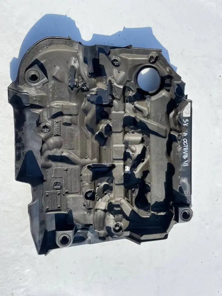 Skoda Octavia Mk3 (5E) (2013 - 2019) 04L103925C Крышка двигателя декоративная — фото 2
