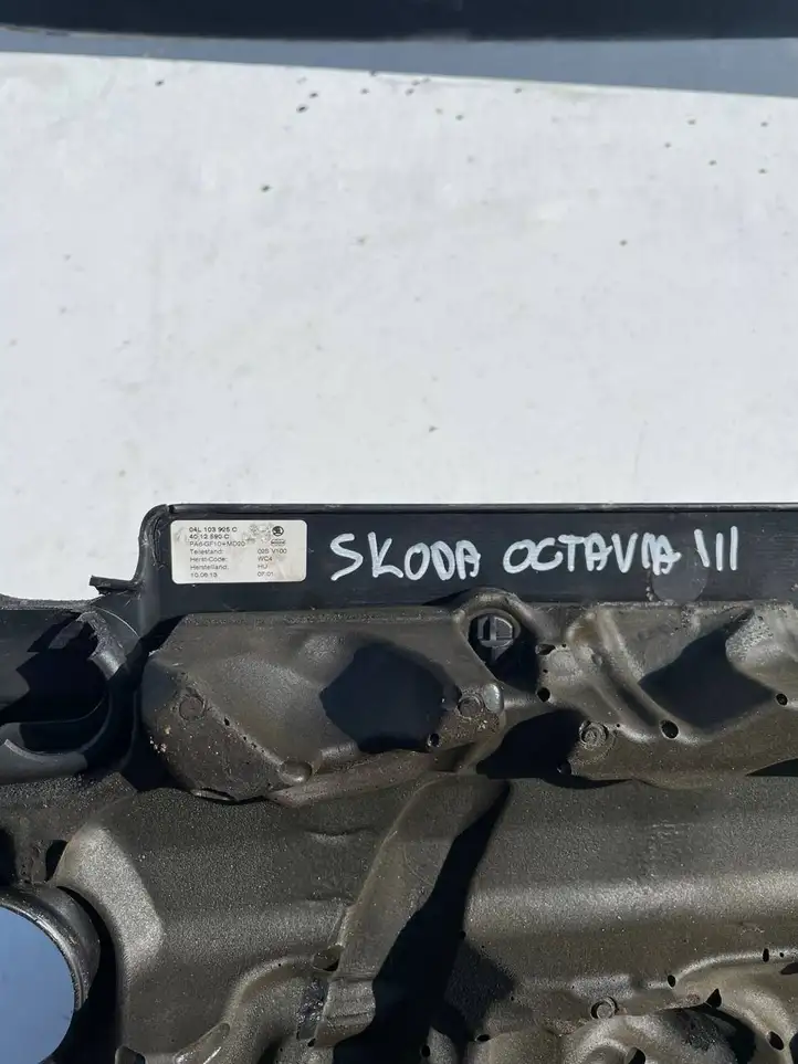 Skoda Octavia Mk3 (5E) (2013 - 2019) 04L103925C Крышка двигателя декоративная — фото 3
