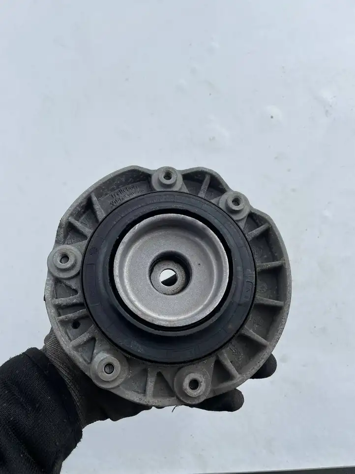 Mini Clubman F54 (2015 - 2019) 688418101 Опорный подшипник амортизатора — фото 1