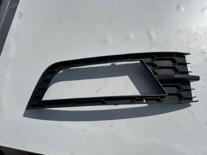 Skoda Octavia Mk3 (5E) (2013 - 2019) 5E0807681 Решетка противотуманной фары — фото 1