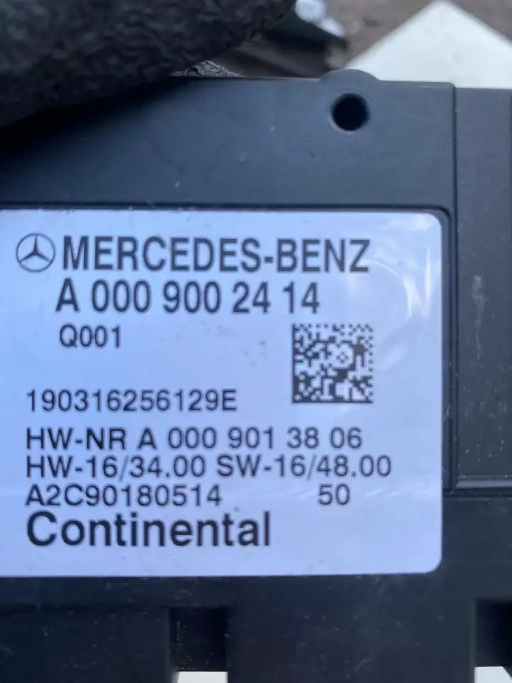 Mercedes-Benz GLC X253/C253 (2015 - ) A0009002414 Блок управления топливным насосом — фото 6