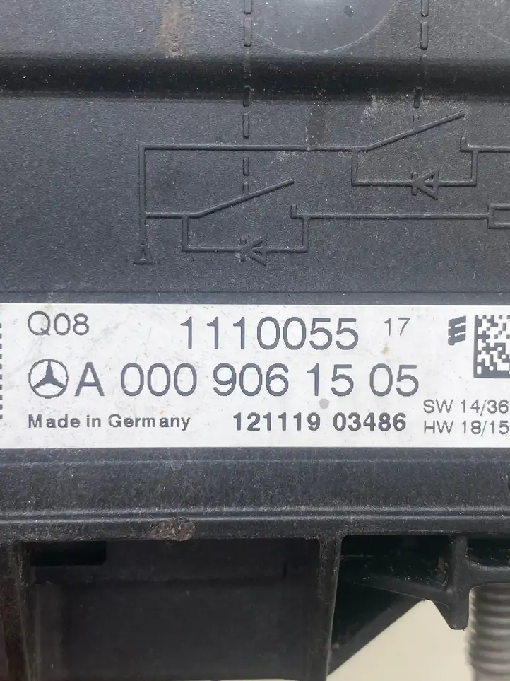 Mercedes-Benz C W205 (2014 - 2021) A0009061505 Реле защиты аккумулятора — фото 4