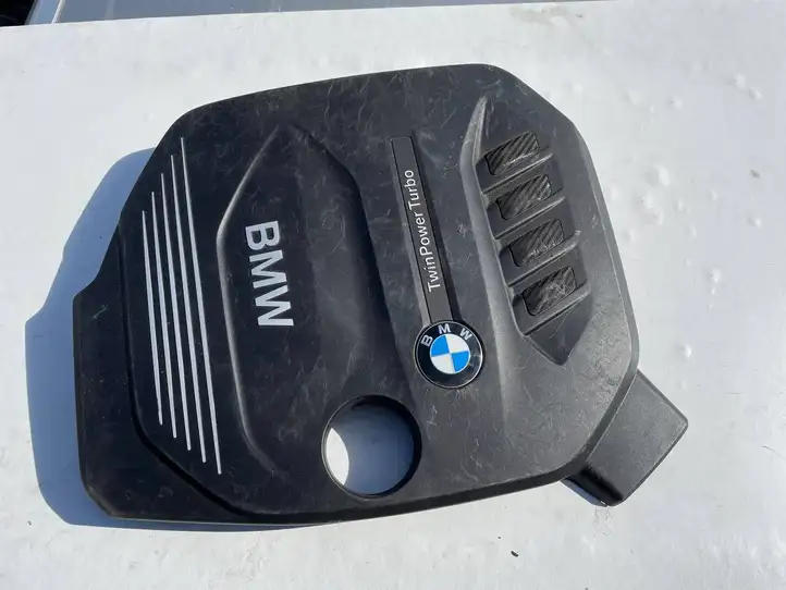 BMW 5 G30 G31 (2016 - ) 8514204 Крышка двигателя декоративная — фото 1
