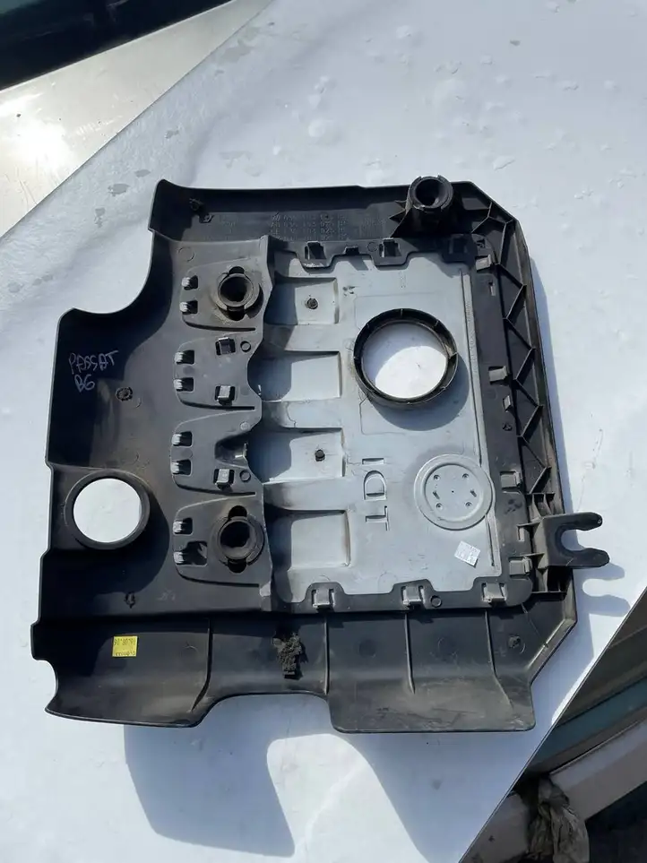 Volkswagen PASSAT B6 (2005 - 2010) 03G103145BP Крышка двигателя декоративная — фото 3