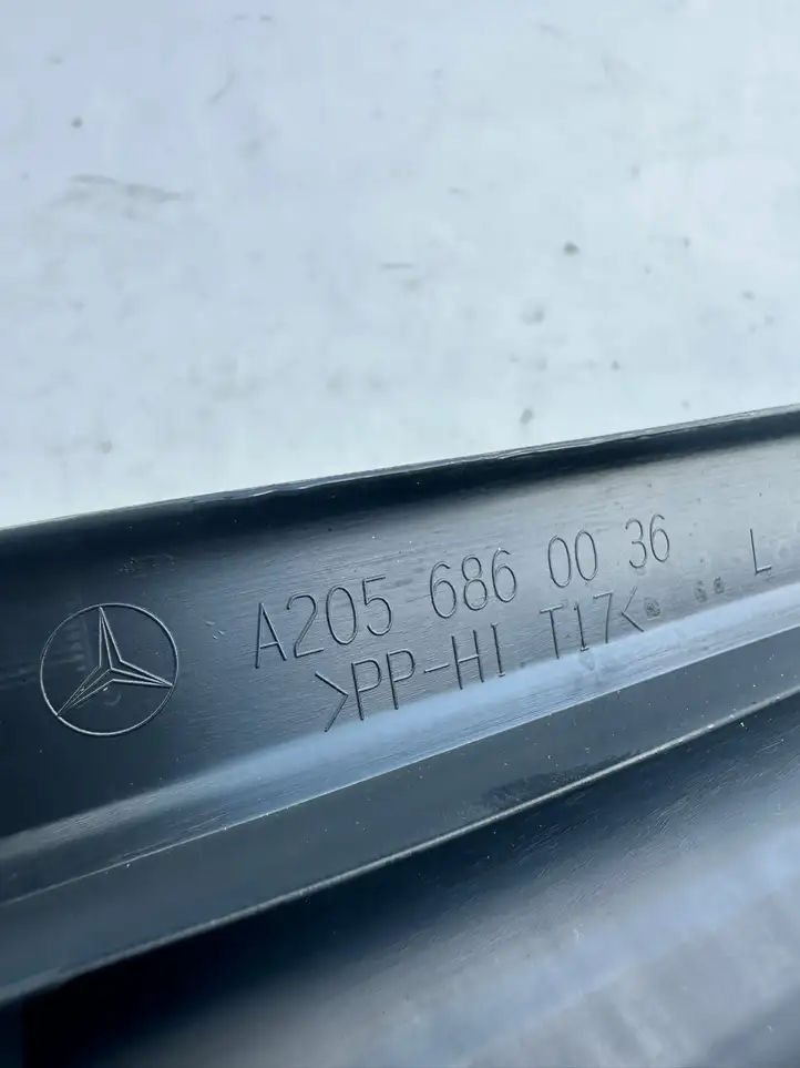 Mercedes-Benz C W205 (2014 - 2021) A2056860036 Накладка порога — фото 4