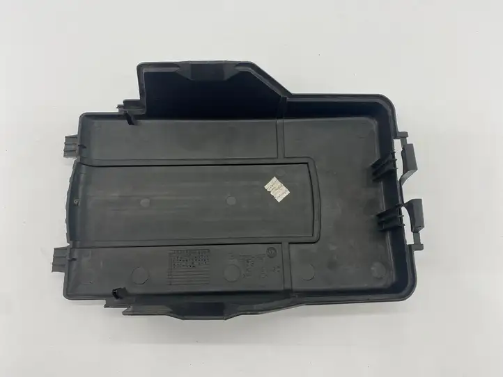 Audi A3/S3 8P (2004 - 2008) 1K0915443C Крышка ящика аккумулятора — фото 7